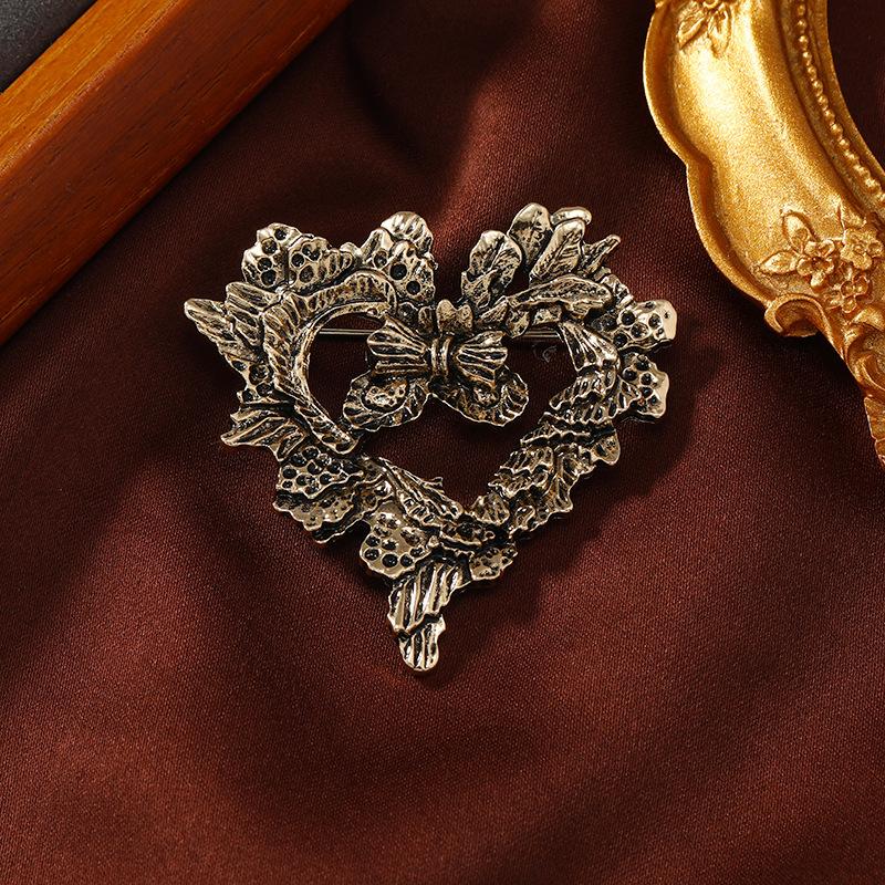 

Винтажные женские броши-значки в стиле барокко с жемчугом в форме сердца, ретро, модные, металлические, простого дизайна, булавки, корсаж для леди, для вечеринки, свадьбы, подарок