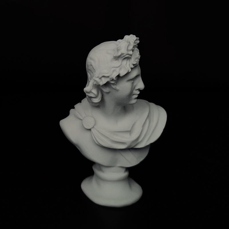 Resin Mini Plaster Figure: Character Model for Art Teaching and Painting Sketches.