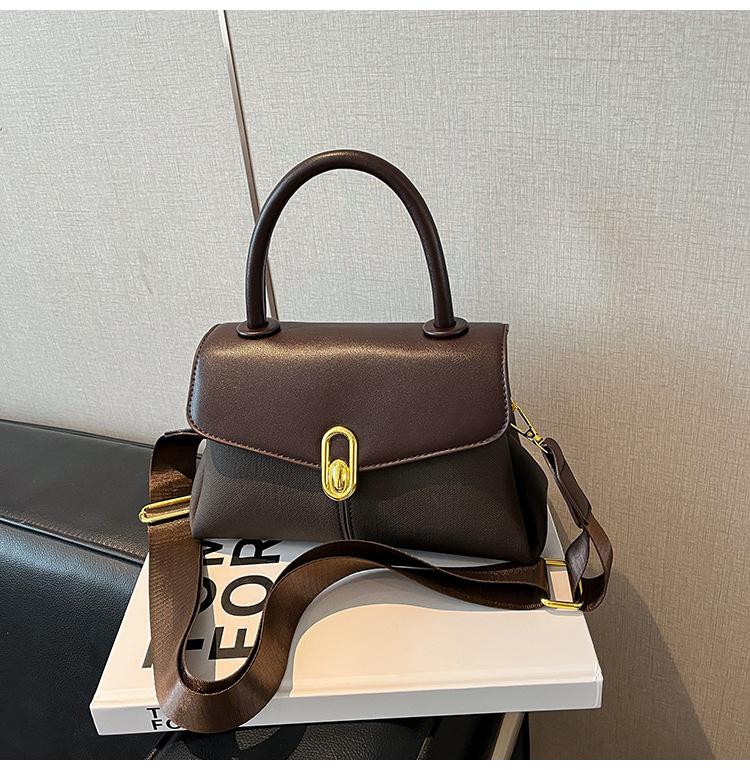 

Нишевый дизайн контрастного цвета женская сумка 2025 новая модная сумка через плечо и мессенджер высокого класса простая сумка для поездок