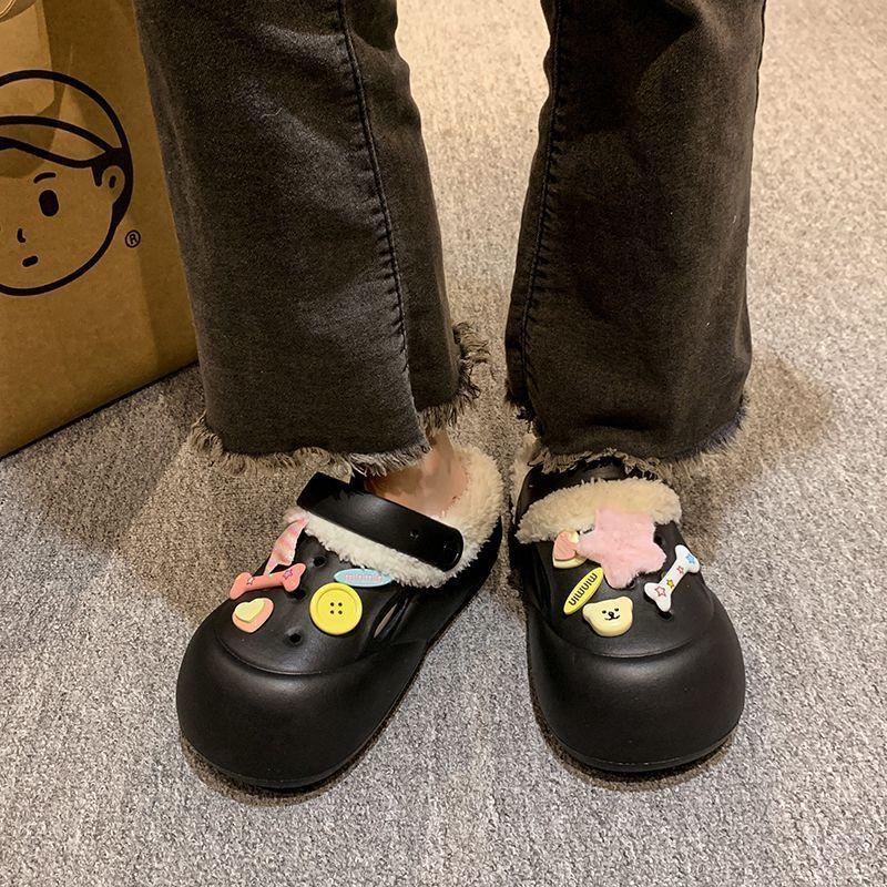 2025 autumn and winter new fashion outer wear muffin thick-soled warm cotton slippers cute cartoon star hole shoes women