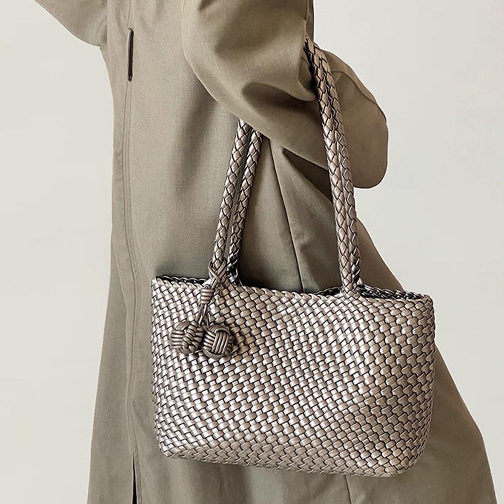 Hand-Woven Large Capacity Women’s Bucket Tote - Spring/Summer 2026 Collection