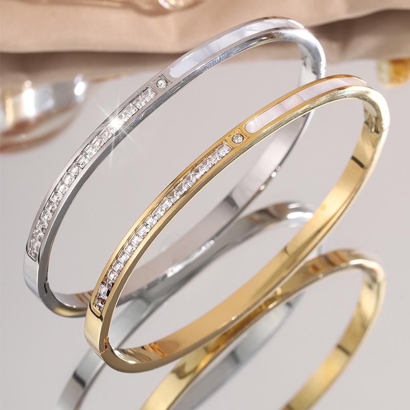 Exquisite Light Luxury Diamond-encrusted Stainless Steel for Girls, High-end Gypsy Fritillary European and American Party