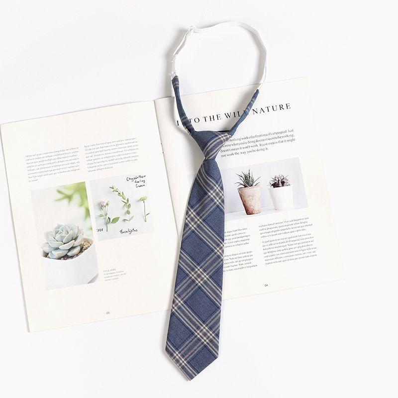 Kids Tie With Striped Badge Pattern For School Uniforms And Casual Wear