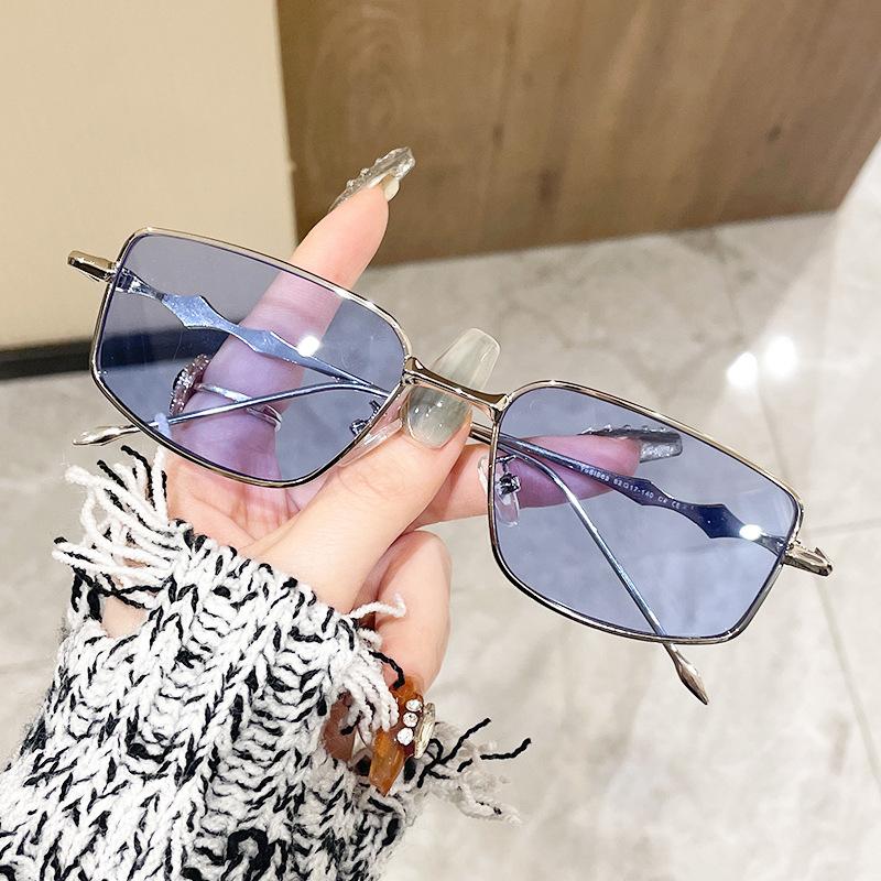 New Fashion Eyeglasses Frames for Women Men Silver Rectangle Glasses Anti Blue Light Small Square Sunglasses with Metal Frame