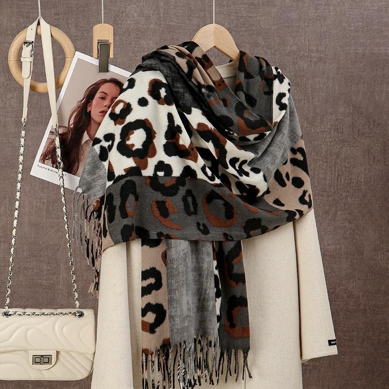 Imitation cashmere double-sided printed scarf women's autumn and winter color matching leopard print warm shawl fashion fringed scarf