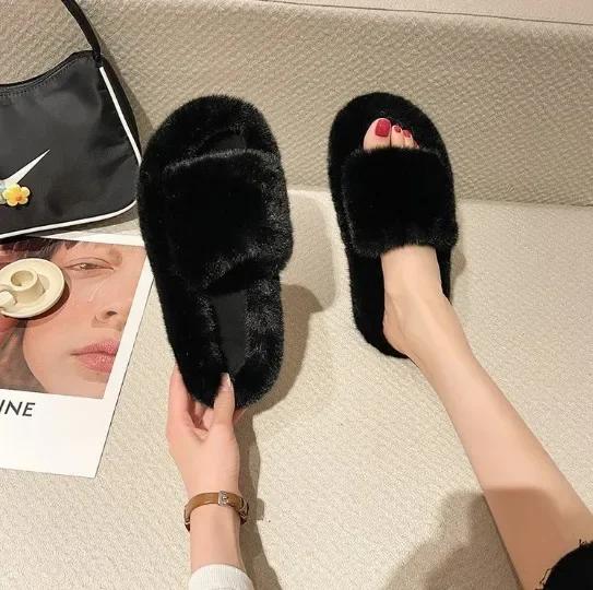 Fashion Fashion One Word Thick Fur Slippers Double Fur Slippers Casual Home Cotton Shoes for Women Flat Plush Cross Straps Slippers2024