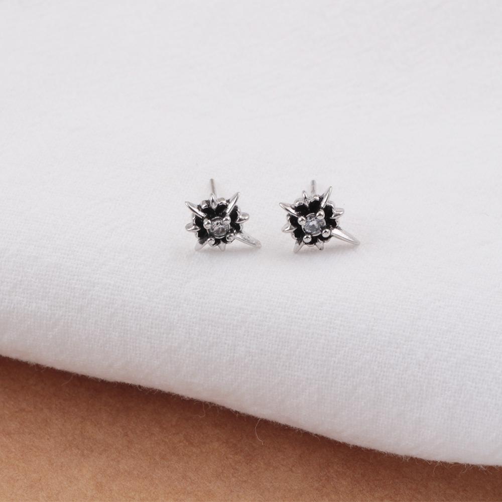 925 sterling copper black North Star fashion temperament trendy and cool earrings suitable for men and women to wear Zircon