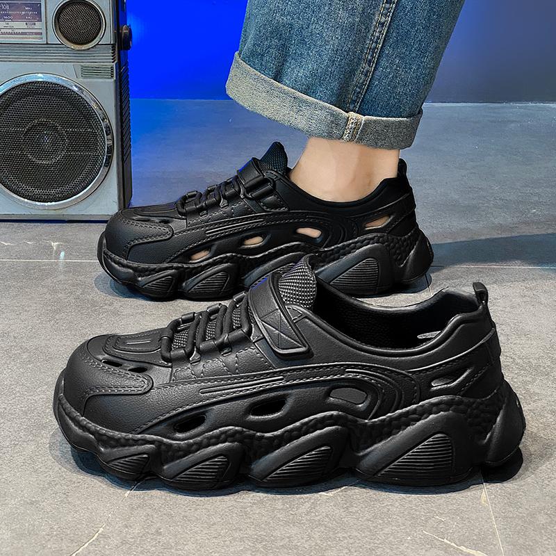 Fashion 2024 New Trendy Sandals for Men Thick Non Slip Wear-resistant Fashionable EVA One-piece Molded Couple Style Hole Shoes Wholesale