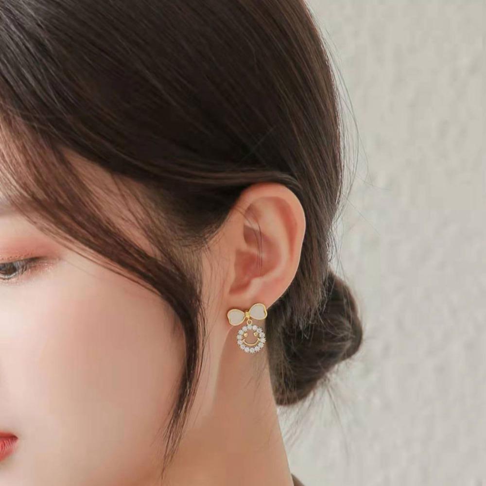 Silver Needle Diamond Bow Earrings Simple and Versatile High-quality Stud Earrings Women's Niche Light Luxury High-end Earrings