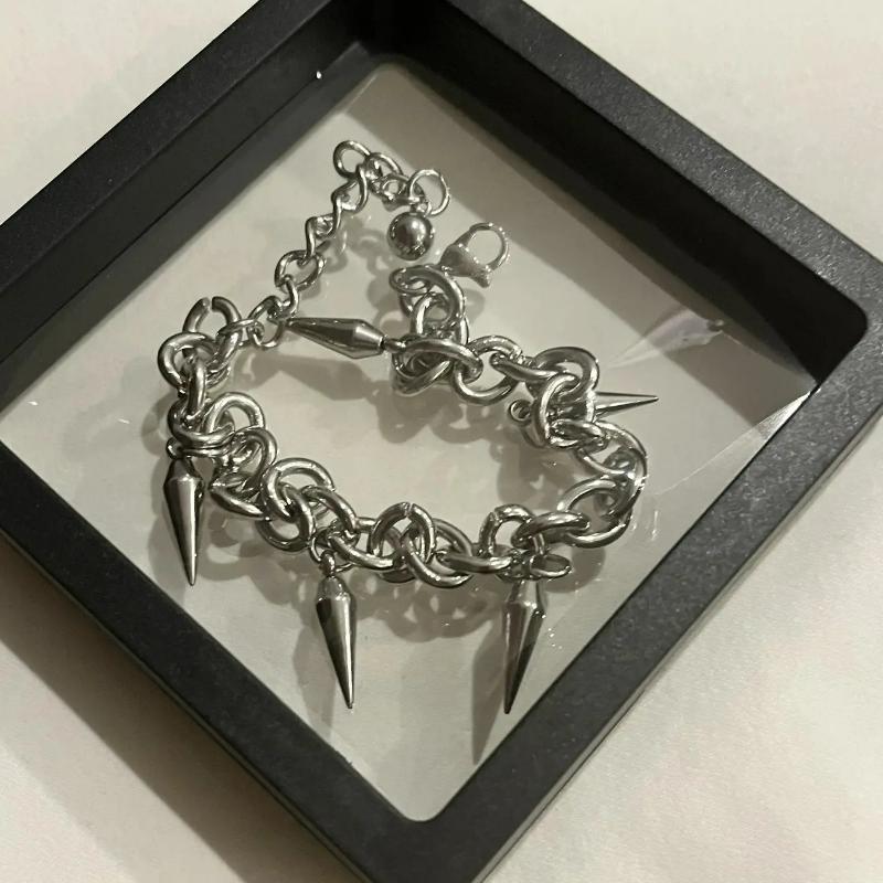 New Fashion Hip Hop Rivet Bracelet for Man Woman Titanium Steel Cone Pendant Bracelets Jewelry Punk Unisex Cool Accessories