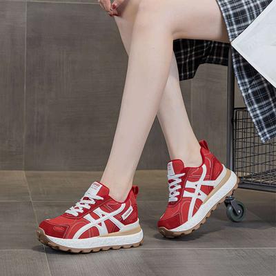 Aumento de altura interna malha respirável sapatos de treino alemães femininos 2025 novo primavera e outono finos versáteis casuais sapatos esportivos Forrest Gump