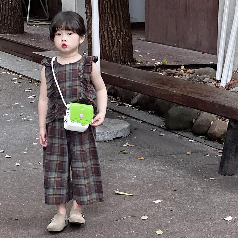 Stylish Mini Shoulder Bag For Kids With Vibrant Color Blocking And Breathable Material