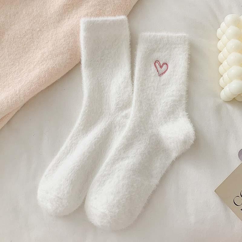Women's Heart-Embroidered Socks Soft Socks Mid-Calf Socks for Autumn and Winter