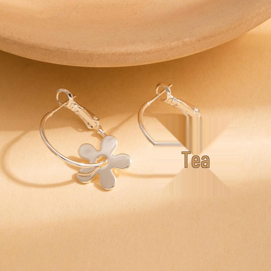 Silver Needle Geometric Heart Hoop Earrings - Retro & High-End Style for a Bold Look