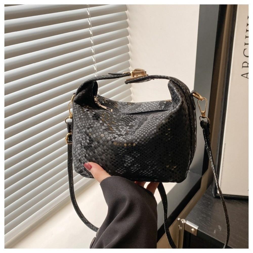 Stylish Solid Color Clutch Bags Pu Leather Women Woven Hobo Bag Commute Small Shoulder Bag Party