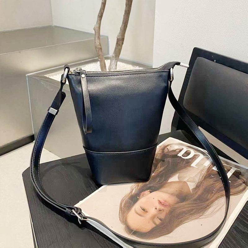 Fashion bucket bag early spring new versatile women's shoulder bag niche design leather women's bag crossbody cosmetic bag