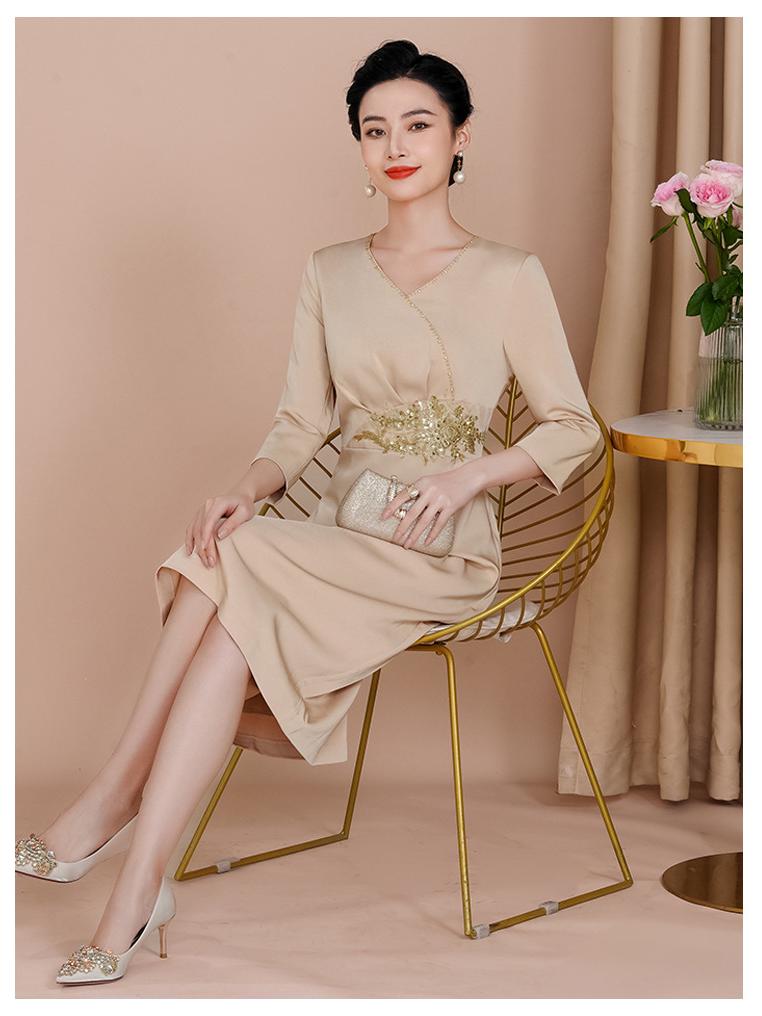 2024 Summer Champagne Formal Dress for Stylish Mothers: Slimming, Waist-Cinching, Perfect for Weddings and Daily Outings