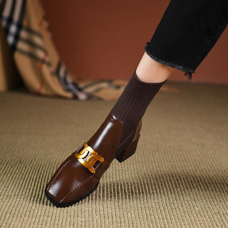 Korean Version of Women's Martin Boots Square Head Large Size Low Heel Leather Boots Women's Comfortable Square Heel Women's Boots Autumn and Wi