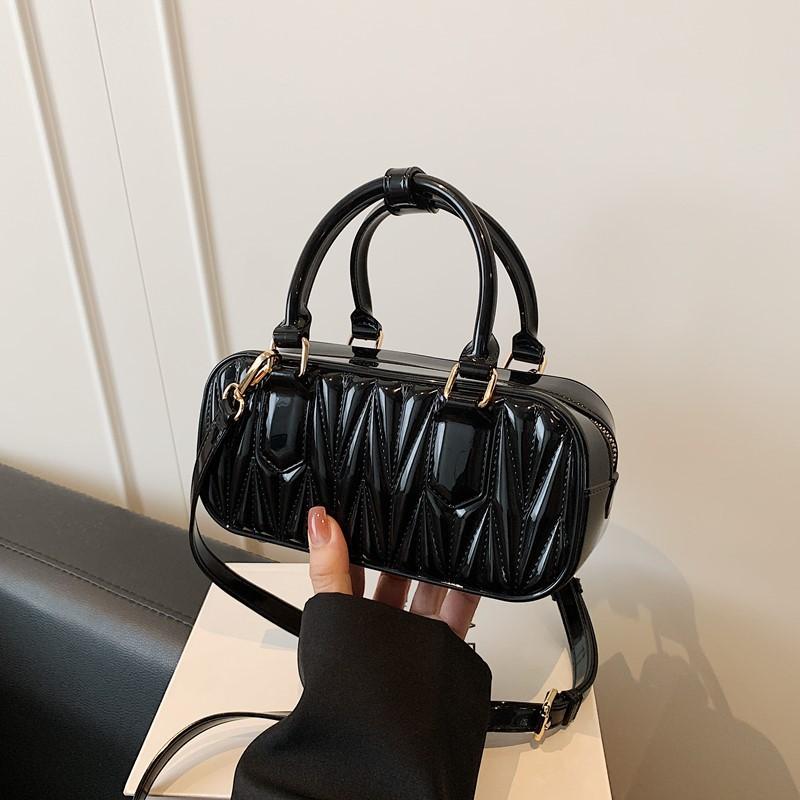 Summer new versatile small bag women's messenger bag is now popular diamond portable small square bag