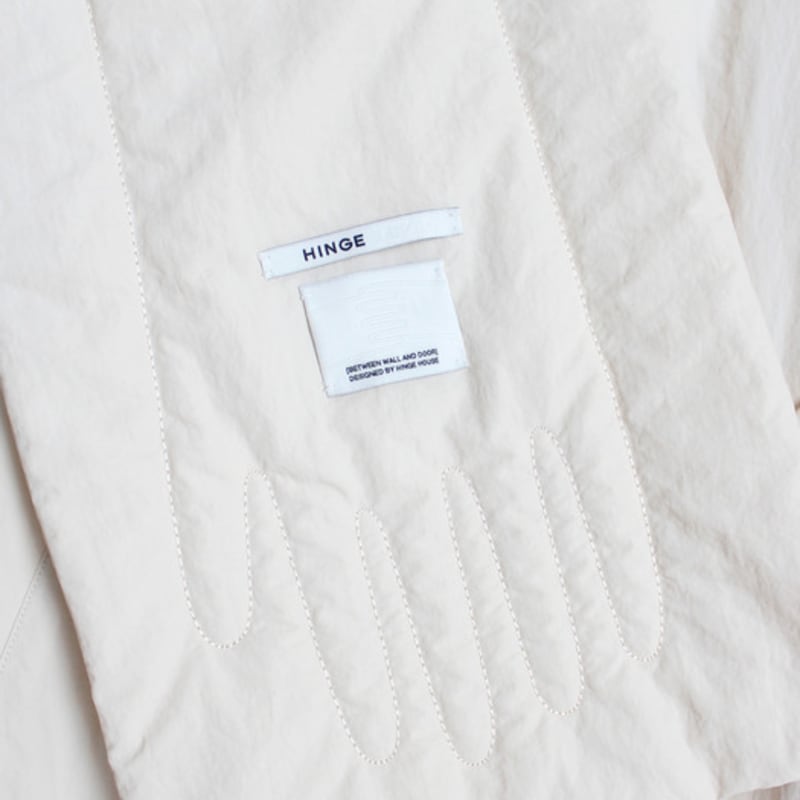 PADDED HINGE HUG MUFFLER / ECRU