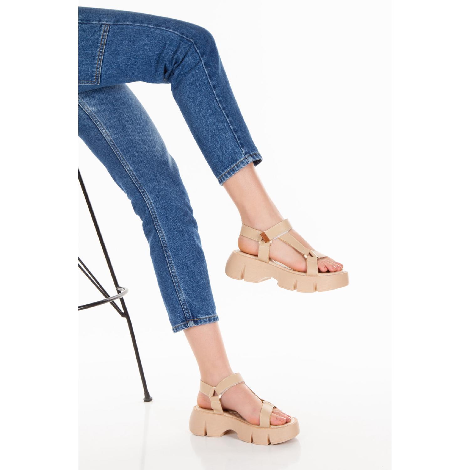 

Спортивные ортопедические удобные высокие летние женские сандалии Calcar телесного цвета