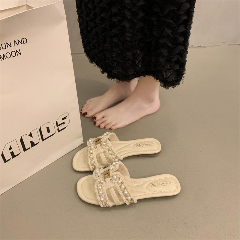 

Internet celebrity French small fragrant wind pearl slippers women s summer 2025 new outer wear flat bottom one word drag seaside vacation sandals 40 розовый