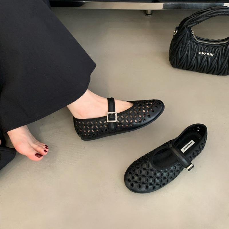 Niche hollow Mary Jane shoes women's 2025 new one-word belt flat-bottomed retro hole shoes