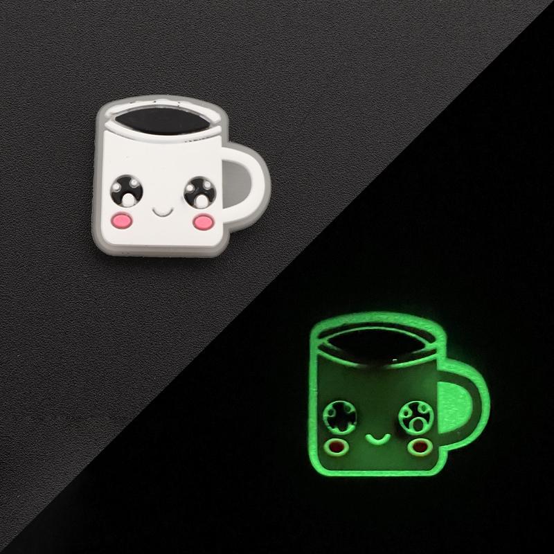 Set Nou de Accesorii Luminoase pentru Pantofi Sandale Tip Croc Decorare Pini Accesorii Pantofi DIY pentru Bărbați Femei Copii Litere Curcubeu Mâncare