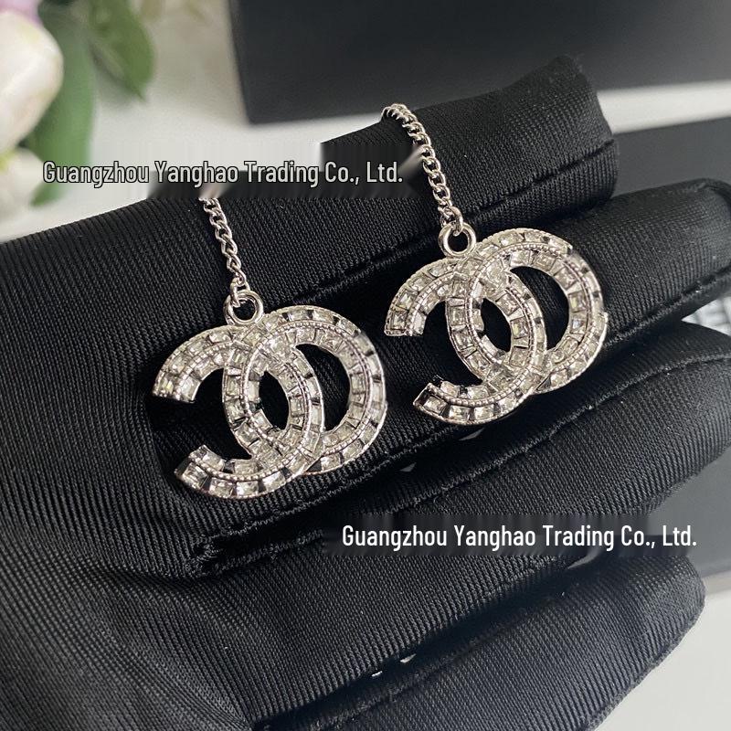 Dámské náušnice Seiko Double C s třásněmi, čtvercové, s diamantem