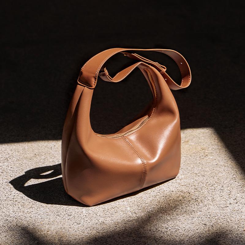 Mrs. Qiao 2025 Autumn Winter New Tote Bag Fashion Underarm Bag Retro Large Capacity Shoulder Bag Commuter Crossbody Bag