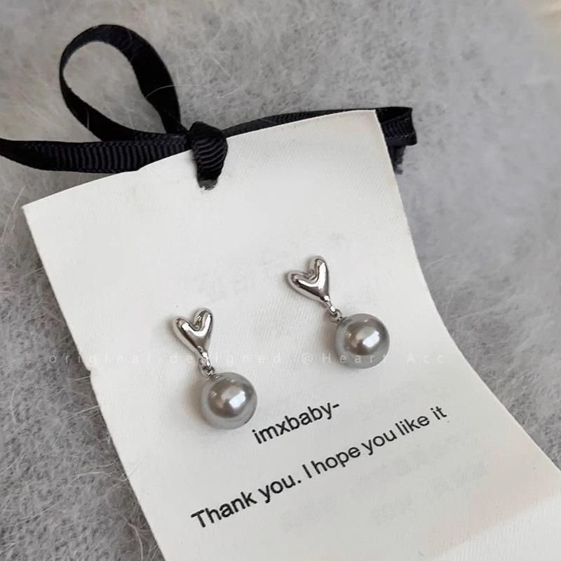 2023 High-End French Pearl Earrings: Light Luxury, Unique Design for Women