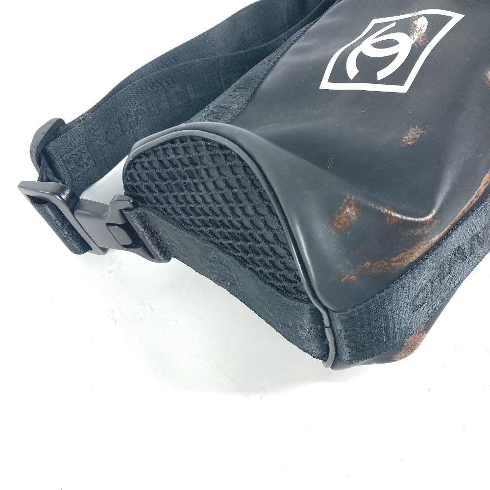 Chanel Bolsa de Ombro Cilíndrica com Logo Esportivo borracha Preto/Branco
