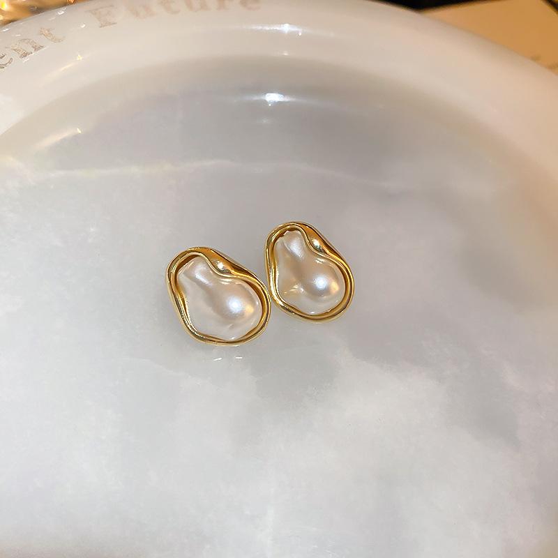 Nieuwe Mode Metalen Onregelmatige Parel Stud Oorbellen Voor Vrouwen Vintage Elegante Imitatie Parel Oorbellen Bruiloft Feest Sieraden