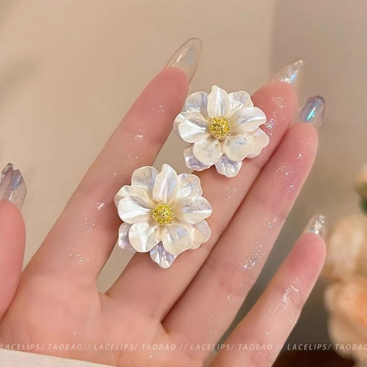 French retro temperament camellia stud earrings popular earrings design earrings