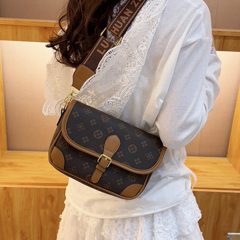 New Classic Texture Crossbody Bag Versatile Crossbody Bag High-End Underarm Bag Nurse Bag Wide Shoulder Strap Bag