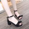Mode Sandale für Damen Sommer Neu Elegant Schmetterling Blockabsätze Klobige Sandalen Keil Karomuster Mode Klobige Damenschuhe Trend 2024 Heiß