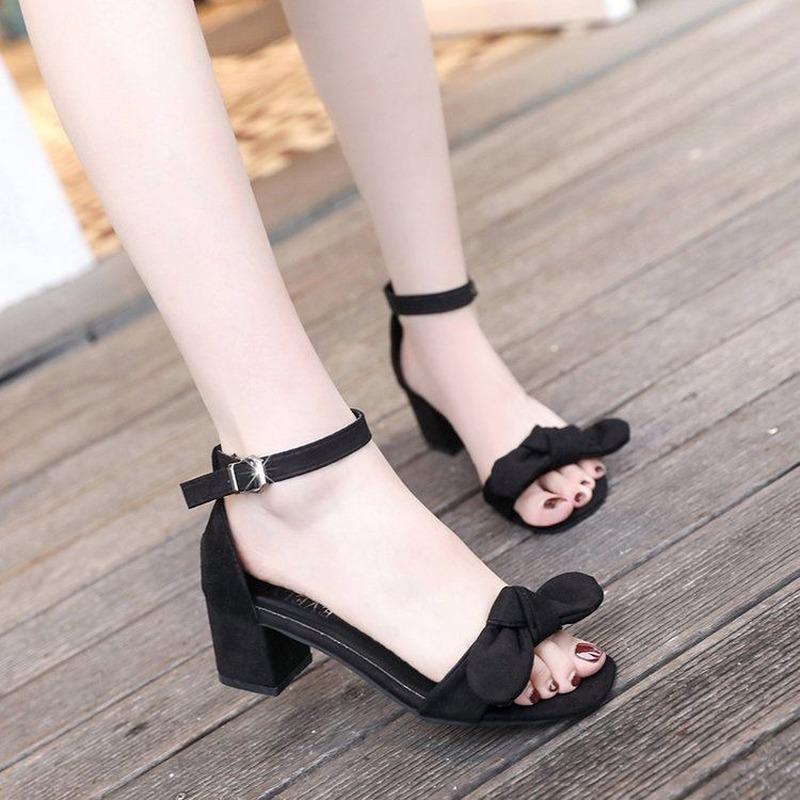 Mode Sandale für Damen Sommer Neu Elegant Schmetterling Blockabsätze Klobige Sandalen Keil Karomuster Mode Klobige Damenschuhe Trend 2024 Heiß