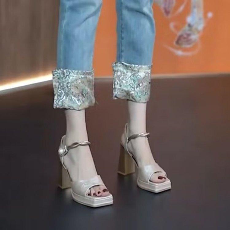 

New Chinese embroidered light mouth single shoes women s spring and summer 2024 new evening wind retro banquet shoes thick heels high heels 39 шампанського