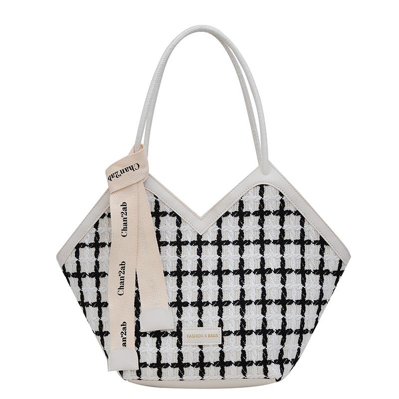 Large-Capacity Plaid Women'S Bags Are Popular This Year. Shoulder Bags, Korean Plaid Underarm Bags, Fashionable And Versatile Tote Bags Are Trendy.