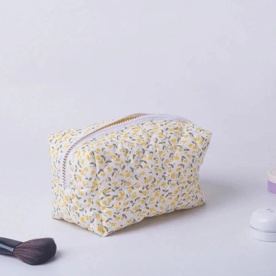 Cosmetic Bags Storage Organizer Floral Puffy Quilted Makeup Bag Flower Printed Cosmetic Pouch Large Travel Cosmetic Bag Makeup