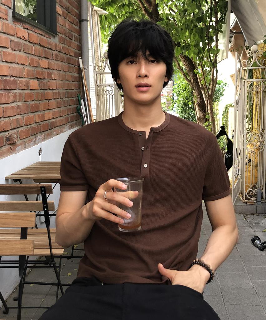 Dei Semi-Crop Henley Neck Waffle Short Sleeve T-Shirt_4 Color