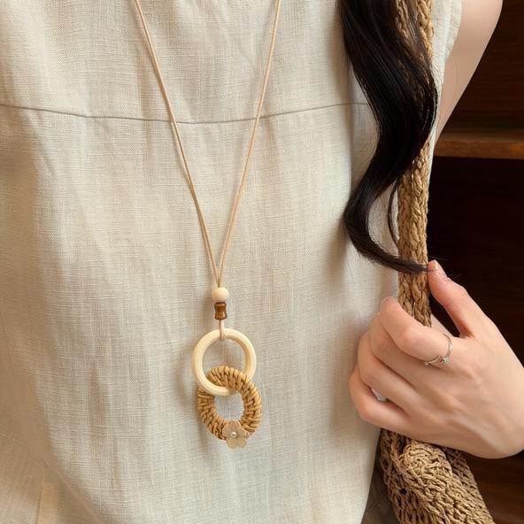 High-End Women's Retro Oval Geometric Resin Necklace