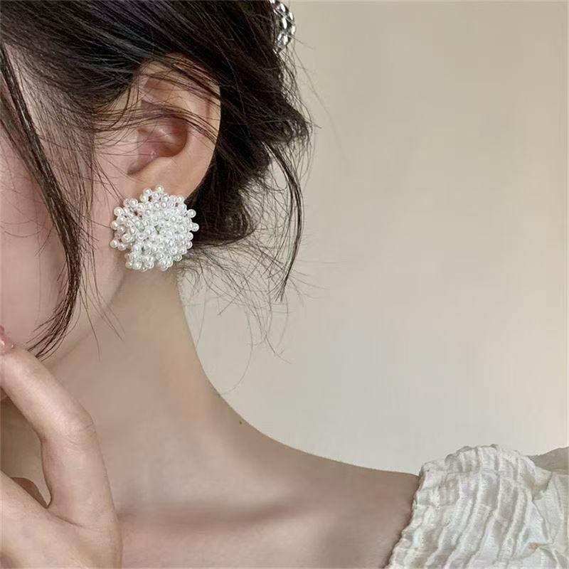 High-End Autumn/Winter 2025 Pearl Stud Earrings: Luxurious & Simple Niche Design for Women