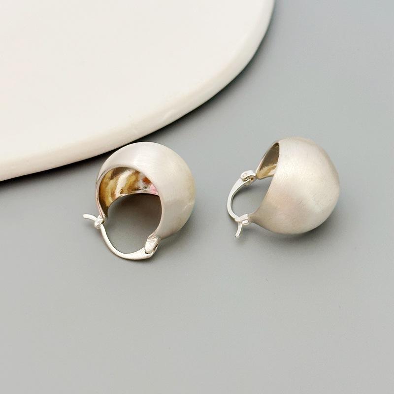 

Vintage Fashion Earrings Exaggerated Hollow Matte Ball Simple Ear Buckle Earrings Valentine S Day Festival срібний