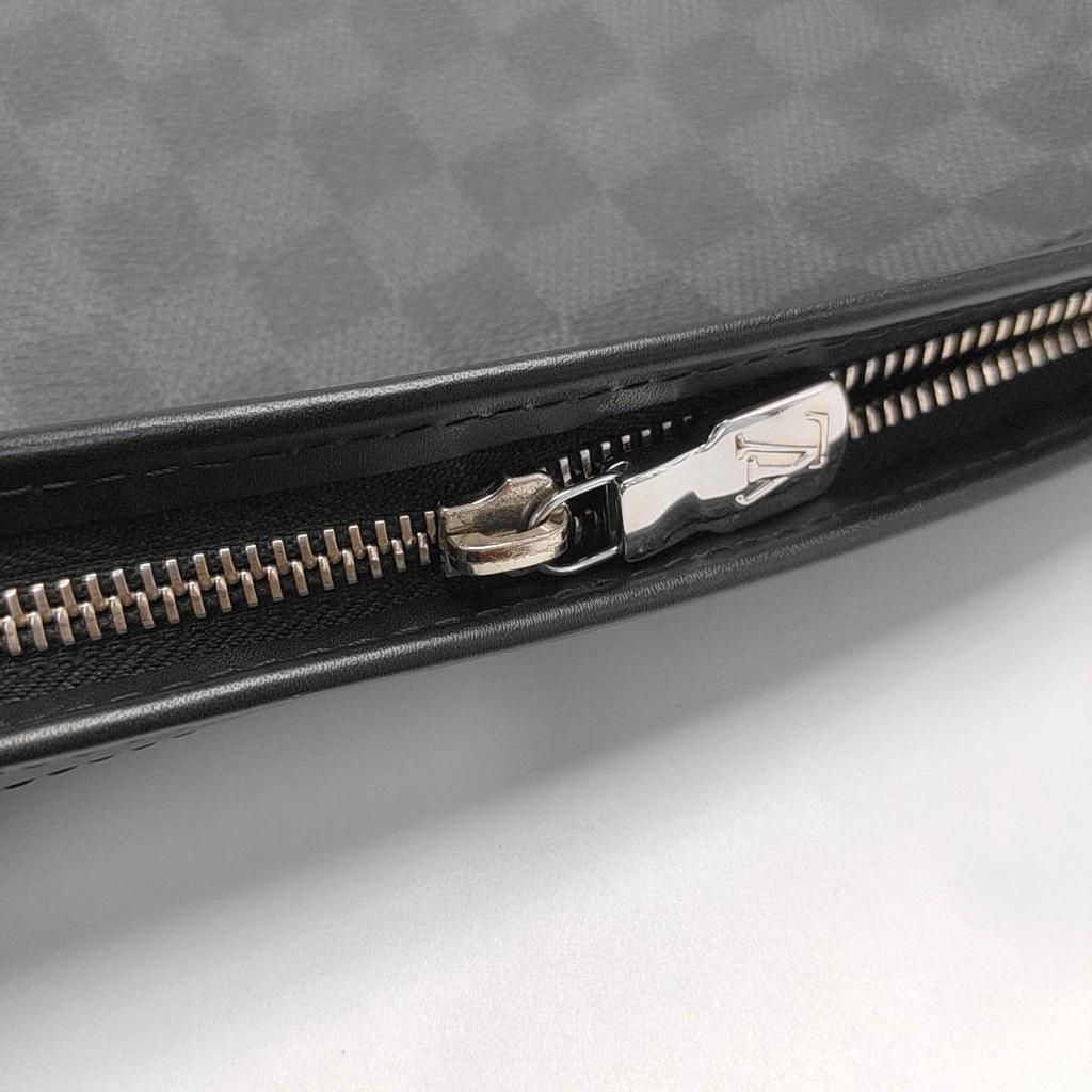 [Pre-Owned] Louis Vuitton Pochette Voyage MM 'Black Damier Graphite Canvas' - Very Good #HGF4N7