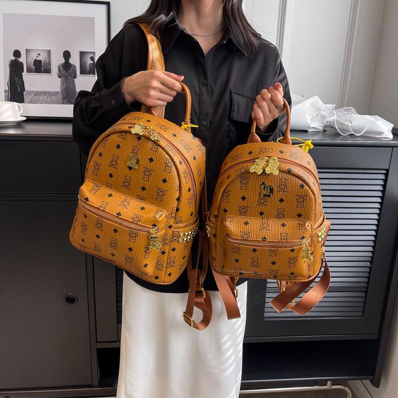 Cute bear print backpack 2025 new fashion versatile large capacity lightweight backpack handbag