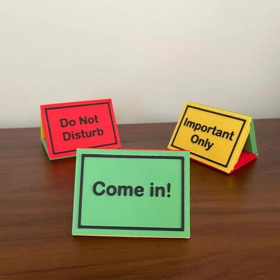 Schild 3-seitiger Bitte nicht stören Desktop-Indikator 3D Bitte nicht stören Konferenzraumschild Studentenwohnheim-Dekor Schreibtischzubehör