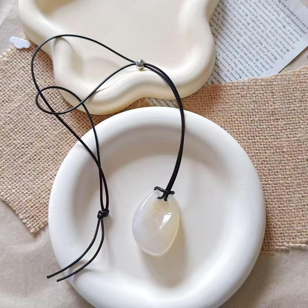 Women's Retro Korean Style Smudged Acrylic Pendant Necklace - Autumn/Winter Fashion