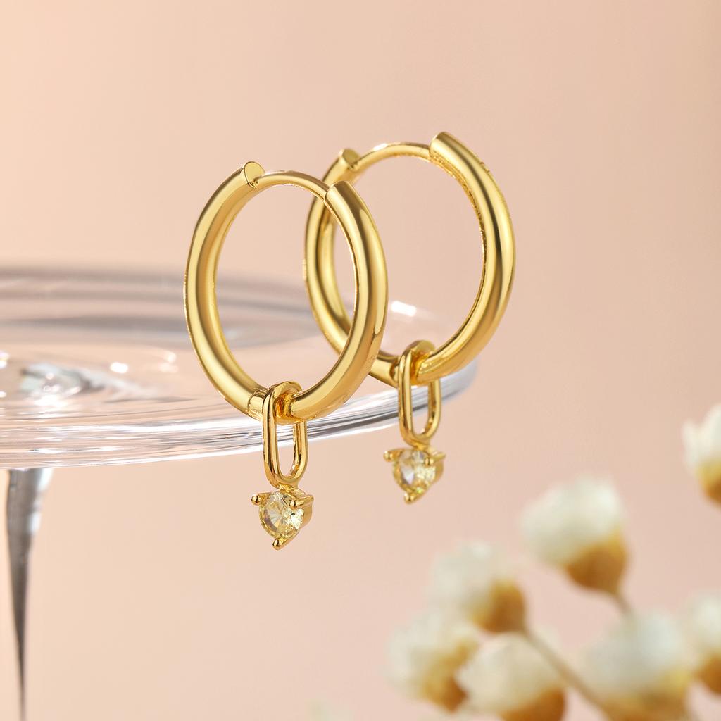 Kinitial Zarte Goldfarbene Zirkonstein-Anhänger Messing-Creolen für Damen Mädchen Lässiger Täglicher Klassischer Sommer-Schmuck