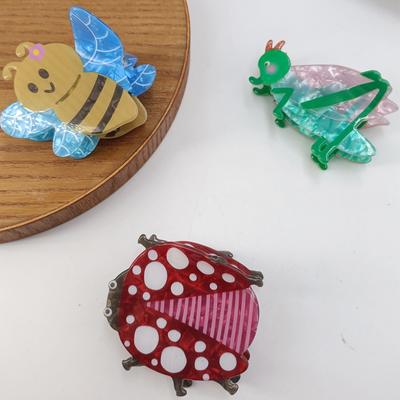 Bunte Acryl-Haarspange in Marienkäfer- und Bienenform, niedliche und kreative Haifisch-Haarspange, lustige und einzigartige Haaraccessoires für Frauen
